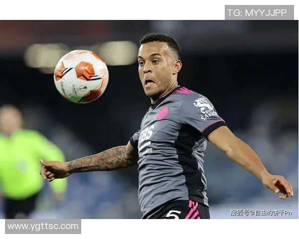 足球球星背后的家庭故事与亲情温暖揭示他们成功背后的力量